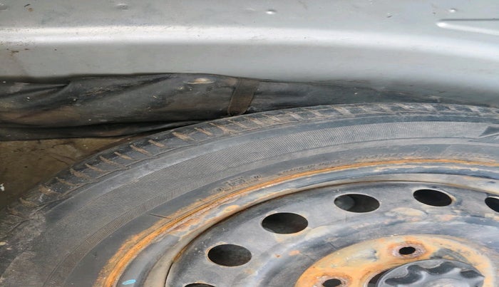 2011 Toyota Etios Liva G, Petrol, Manual, 1,08,613 km, tyre