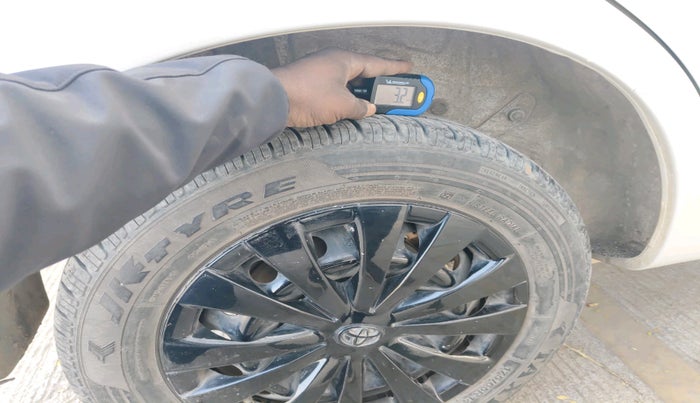 2011 Toyota Etios Liva G, Petrol, Manual, 1,08,613 km, tyre