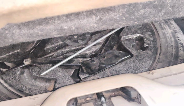 2012 Volvo XC 60 D4 KINETIC, Diesel, Automatic, 2,98,898 km, tyre