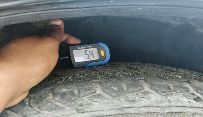 2012 Volvo XC 60 D4 KINETIC, Diesel, Automatic, 2,98,898 km, tyre