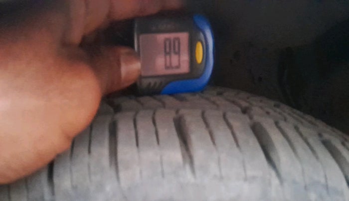 2019 Toyota Innova Crysta 2.8 GX AT 8 STR, Diesel, Automatic, 1,45,165 km, tyre