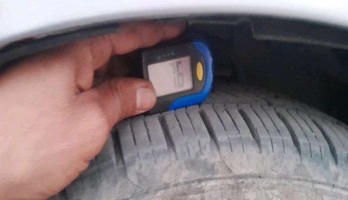 2019 Toyota Innova Crysta 2.8 GX AT 8 STR, Diesel, Automatic, 1,45,165 km, tyre