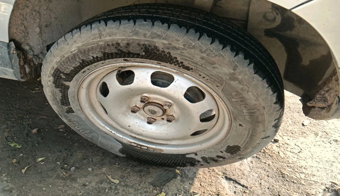 2015 Renault Duster 85 PS RXE DIESEL, Diesel, Manual, 2,73,538 km, tyre