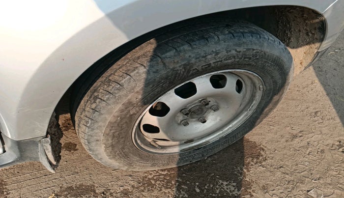 2015 Renault Duster 85 PS RXE DIESEL, Diesel, Manual, 2,73,538 km, tyre