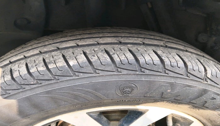 2014 Nissan Terrano XL (D), Diesel, Manual, 1,27,686 km, tyre