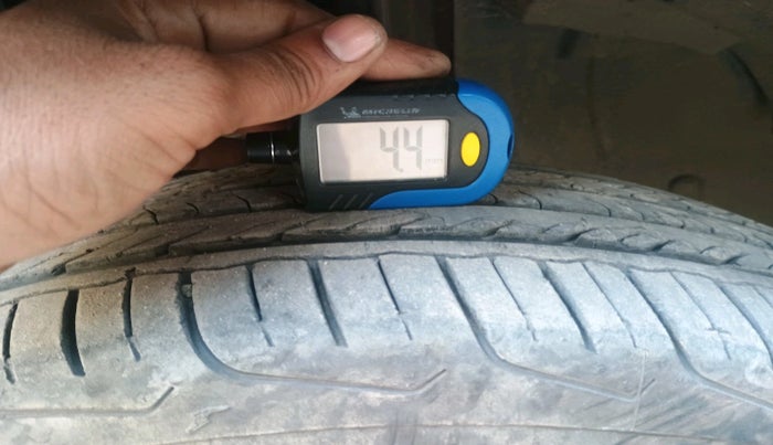 2022 Renault Kiger RXZ MT, Petrol, Manual, 1,27,174 km, tyre