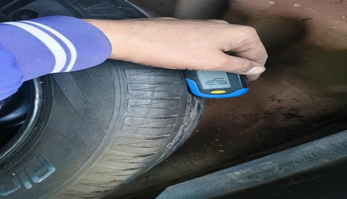 2018 Maruti Vitara Brezza ZDI PLUS AMT, Diesel, Automatic, 1,02,027 km, tyre