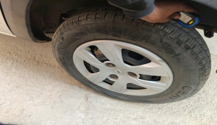 2017 Renault Kwid RXT 0.8, Petrol, Manual, 27,570 km, tyre