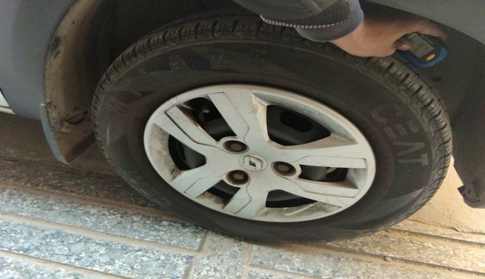 2017 Renault Kwid RXT 0.8, Petrol, Manual, 27,570 km, tyre