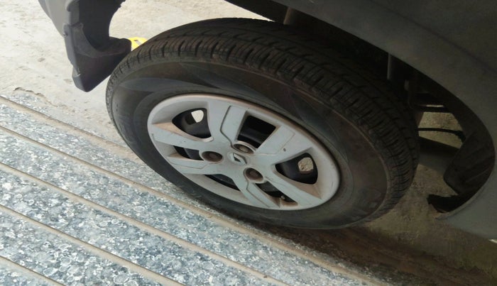 2017 Renault Kwid RXT 0.8, Petrol, Manual, 27,570 km, tyre