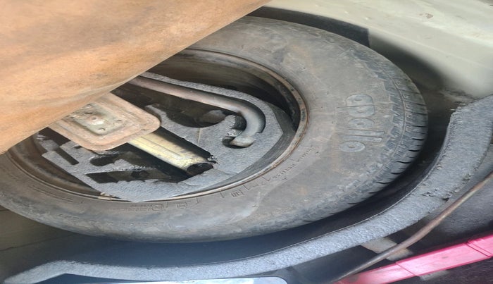 2010 Volkswagen Vento TRENDLINE DIESEL 1.6, Diesel, Manual, 1,33,500 km, tyre