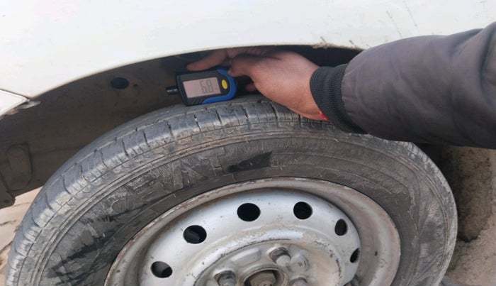 2011 Maruti Wagon R 1.0 LXI, Petrol, Manual, 75,948 km, tyre