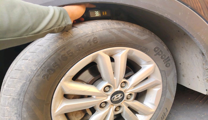 2017 Hyundai Creta SX 1.6 DIESEL, Diesel, Manual, 1,84,828 km, tyre