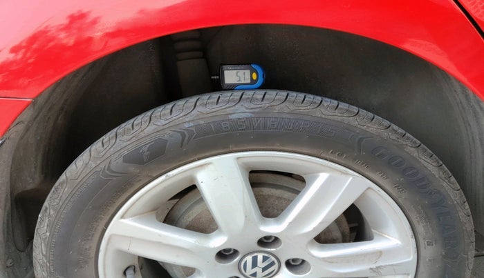 2011 Volkswagen Vento HIGHLINE 1.6 MPI, Petrol, Manual, 1,21,787 km, tyre