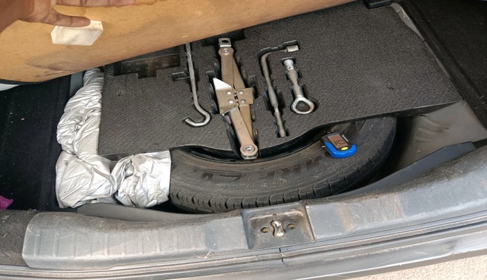 2015 Honda Jazz 1.2L I-VTEC V, Petrol, Manual, 74,818 km, tyre