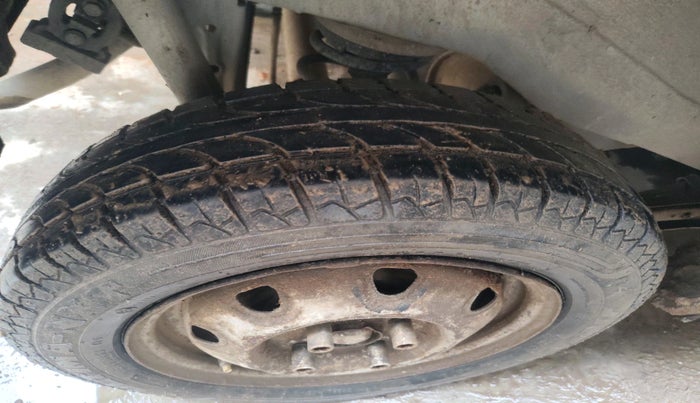 2012 Maruti Wagon R 1.0 LXI CNG, Petrol, Manual, 1,33,223 km, tyre