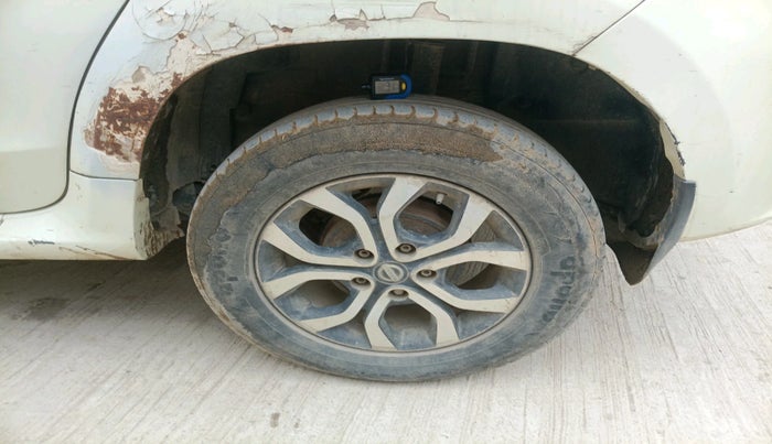 2014 Nissan Terrano XL (D), Diesel, Manual, 1,75,087 km, tyre