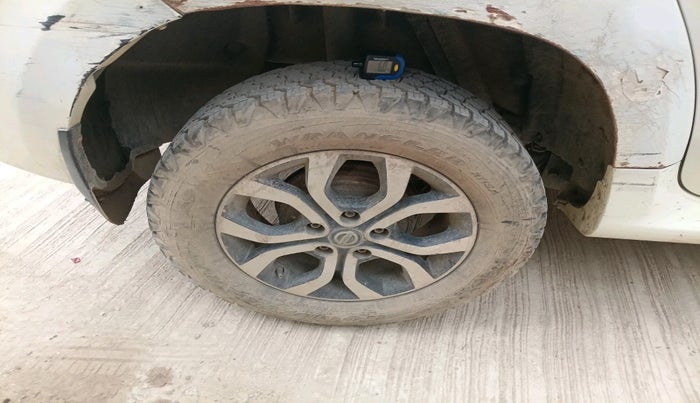 2014 Nissan Terrano XL (D), Diesel, Manual, 1,75,087 km, tyre