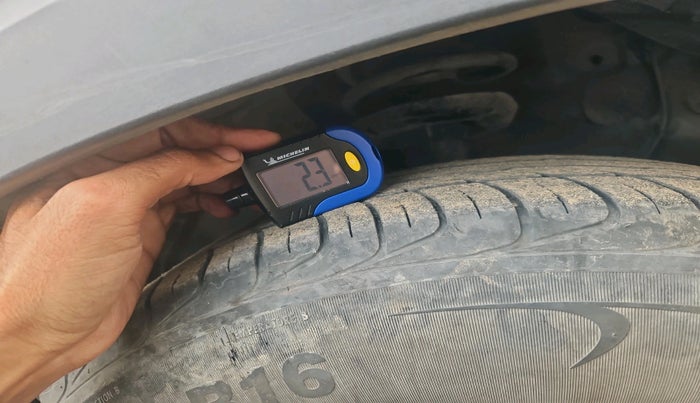 2020 KIA SONET HTK PLUS 1.0 IMT, Petrol, Manual, 1,05,000 km, tyre