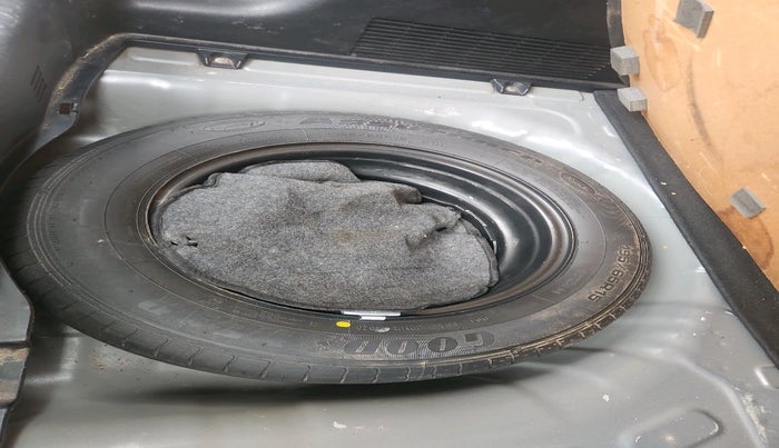 2020 KIA SONET HTK PLUS 1.0 IMT, Petrol, Manual, 1,05,000 km, tyre