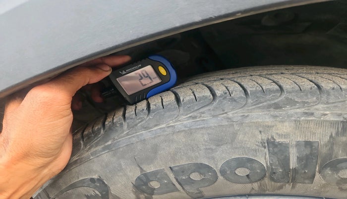 2020 KIA SONET HTK PLUS 1.0 IMT, Petrol, Manual, 1,05,000 km, tyre