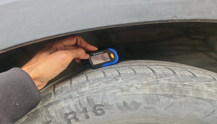 2020 KIA SONET HTK PLUS 1.0 IMT, Petrol, Manual, 1,05,000 km, tyre