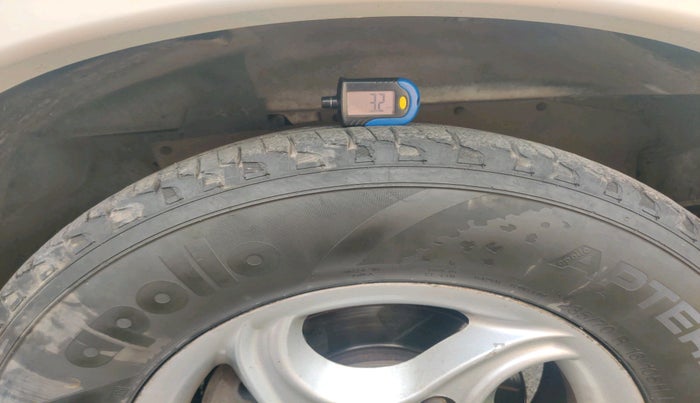 2010 Mahindra Scorpio VLX 2WD, Diesel, Manual, 27,632 km, tyre