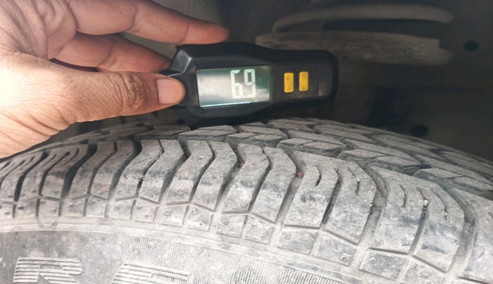 2015 Maruti Swift Dzire LXI (O), Petrol, Manual, 46,657 km, tyre