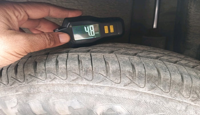 2015 Maruti Swift Dzire LXI (O), Petrol, Manual, 46,657 km, tyre