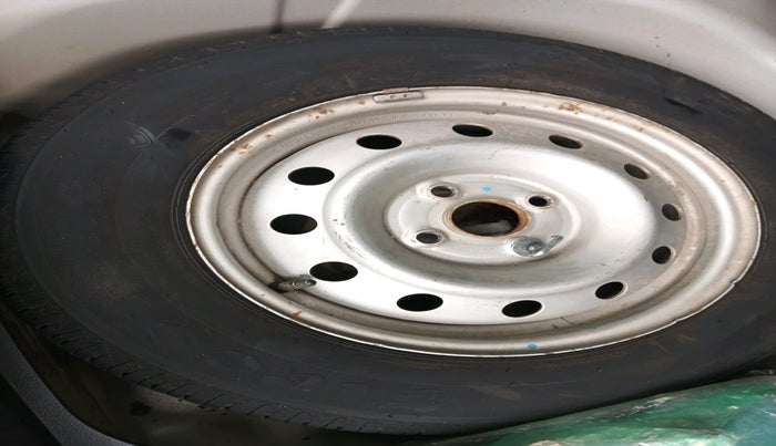 2015 Maruti Swift Dzire LXI (O), Petrol, Manual, 46,657 km, tyre