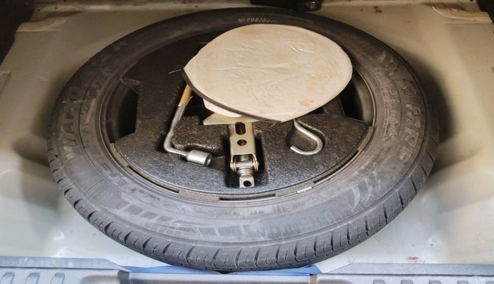 2022 Maruti Vitara Brezza LXI, Petrol, Manual, 18,706 km, tyre