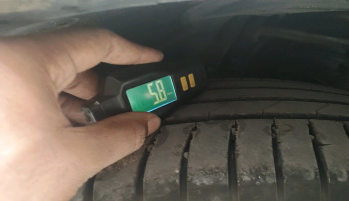 2015 BMW X5 XDRIVE30D DESIGN PURE 5 STR, Diesel, Automatic, 1,05,626 km, tyre