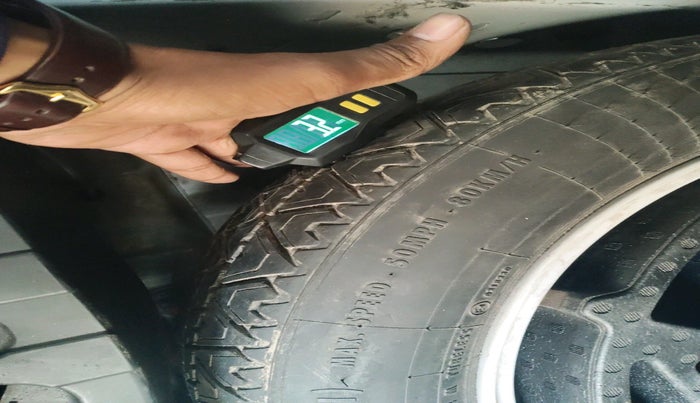 2015 BMW X5 XDRIVE30D DESIGN PURE 5 STR, Diesel, Automatic, 1,05,626 km, tyre