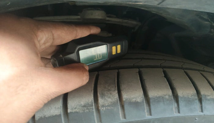 2015 BMW X5 XDRIVE30D DESIGN PURE 5 STR, Diesel, Automatic, 1,05,626 km, tyre