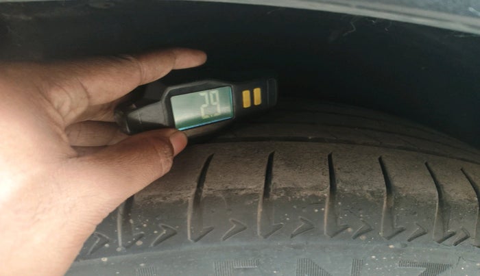 2015 BMW X5 XDRIVE30D DESIGN PURE 5 STR, Diesel, Automatic, 1,05,626 km, tyre