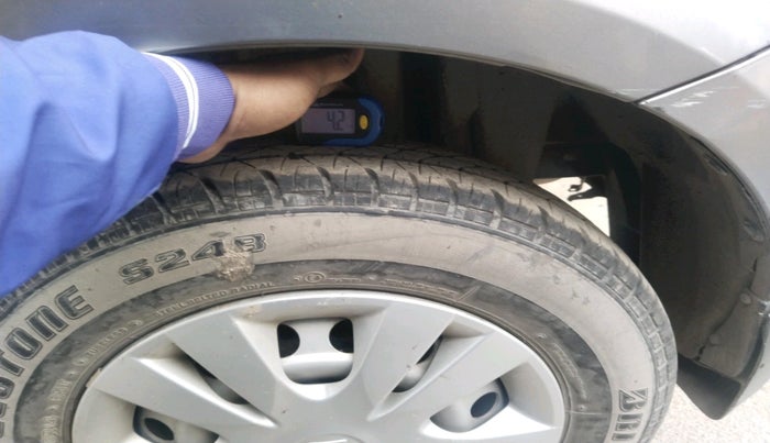 2017 Maruti Swift LXI (O), Petrol, Manual, 31,092 km, tyre