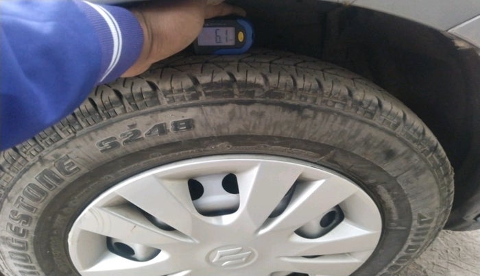 2017 Maruti Swift LXI (O), Petrol, Manual, 31,092 km, tyre