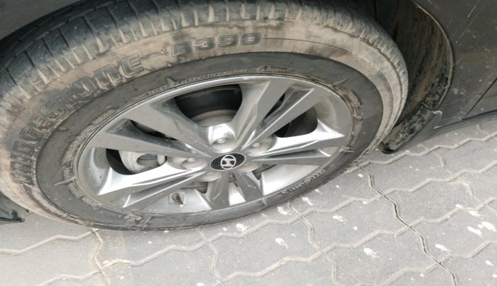 2016 Hyundai New Elantra 1.6 SX MT DIESEL, Diesel, Manual, 74,966 km, tyre