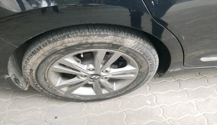 2016 Hyundai New Elantra 1.6 SX MT DIESEL, Diesel, Manual, 74,966 km, tyre