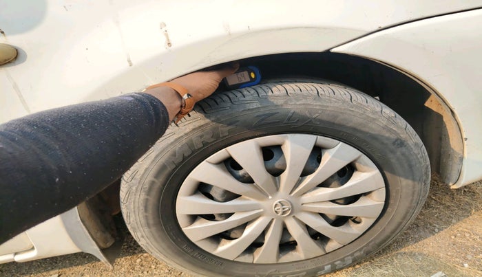 2011 Toyota Etios G, Petrol, Manual, 1,65,582 km, tyre