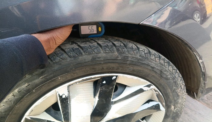 2016 Hyundai Eon SPORTZ, Petrol, Manual, 56,403 km, tyre