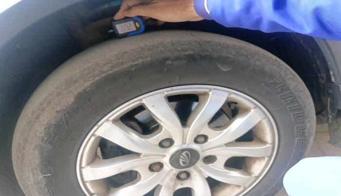 2017 Mahindra XUV500 W10 AT, Diesel, Automatic, 71,416 km, tyre