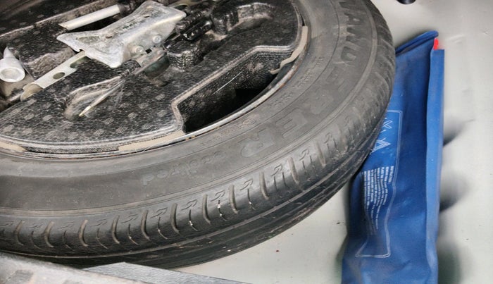 2020 Maruti Vitara Brezza LXI, Petrol, Manual, 55,050 km, tyre