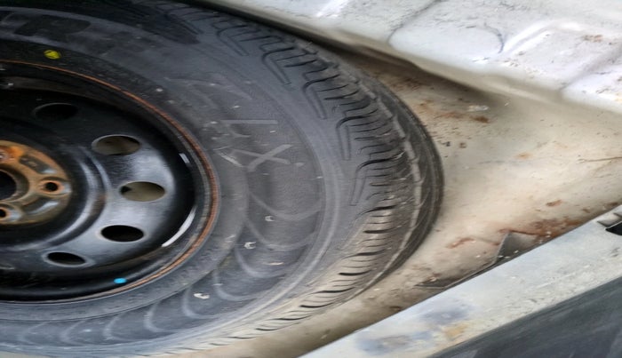 2011 Maruti Swift Dzire VXI, Petrol, Manual, 1,14,111 km, tyre