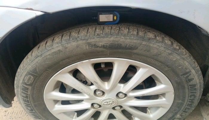 2011 Toyota Etios V, Petrol, Manual, 1,07,851 km, tyre