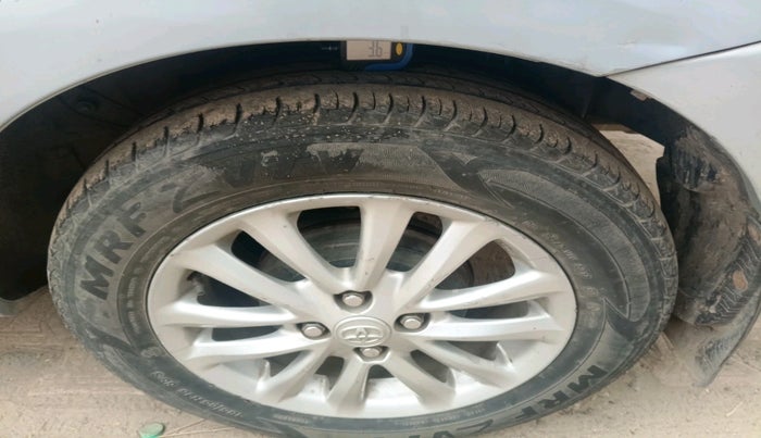 2011 Toyota Etios V, Petrol, Manual, 1,07,851 km, tyre