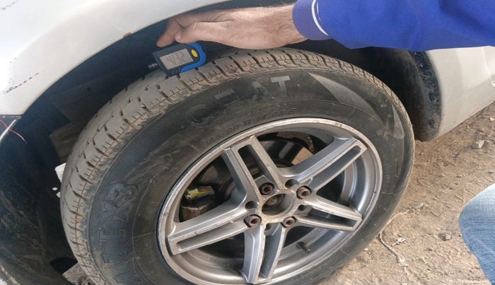 2015 Maruti Swift VXI, Petrol, Manual, 91,674 km, tyre