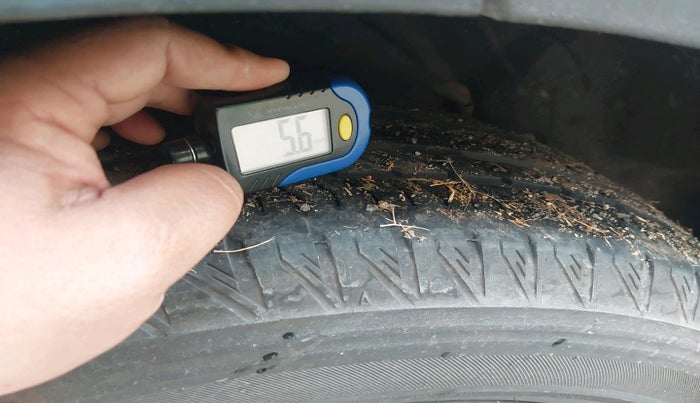 2021 Mahindra XUV700 AX 7 LUXURY D AT 7 STR, Diesel, Automatic, 77,880 km, tyre