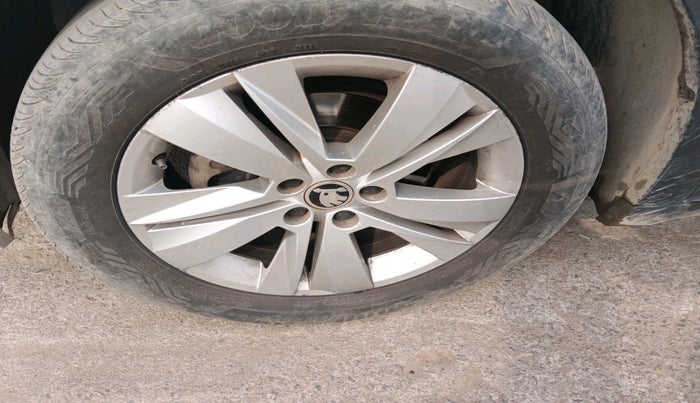 2022 Skoda KUSHAQ AMBITION 1.0L TSI MT, Petrol, Manual, 86,820 km, tyre