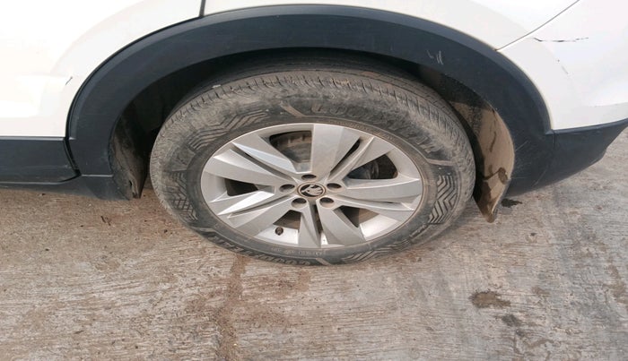 2022 Skoda KUSHAQ AMBITION 1.0L TSI MT, Petrol, Manual, 86,820 km, tyre